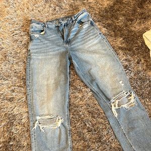 American eagle mom jeans in a size 8 long